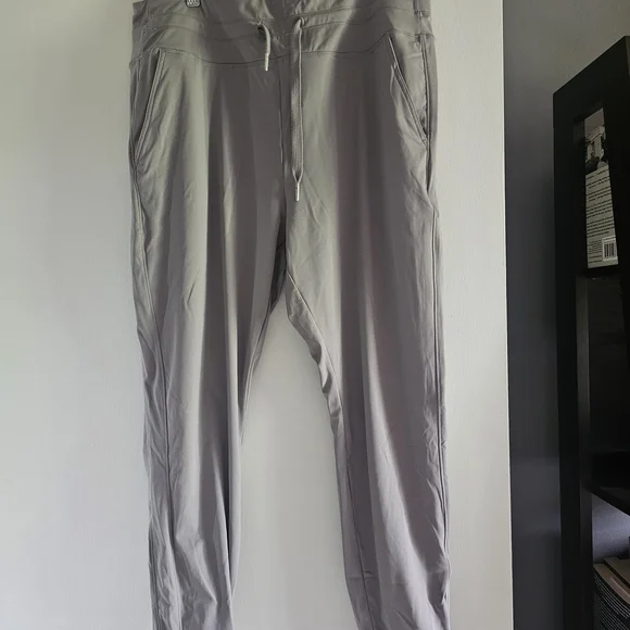 HALARA Petite Side Pocket Gray Yoga Joggers NWOT - Picture 4 of 4
